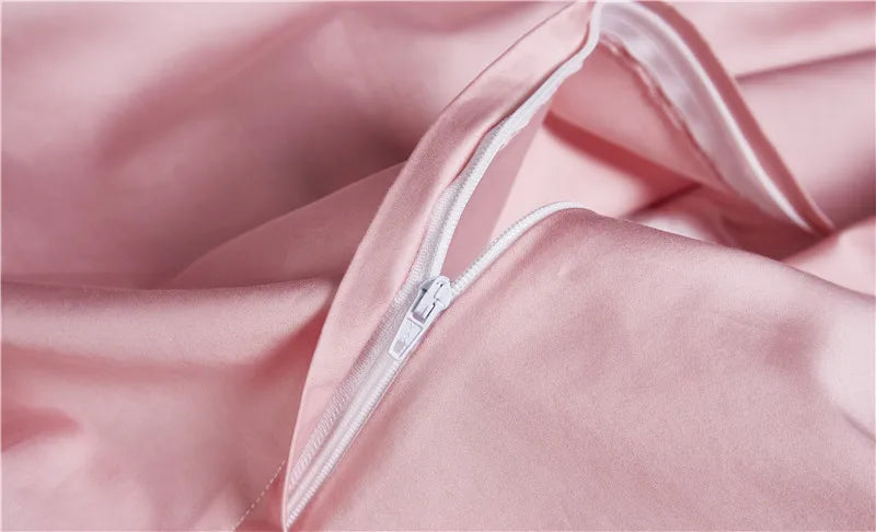 Duvet cover zip closure in blush pink