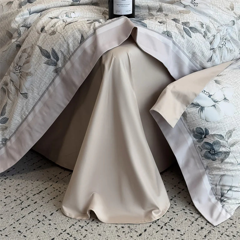 Duvet cover with leaf print and plain border