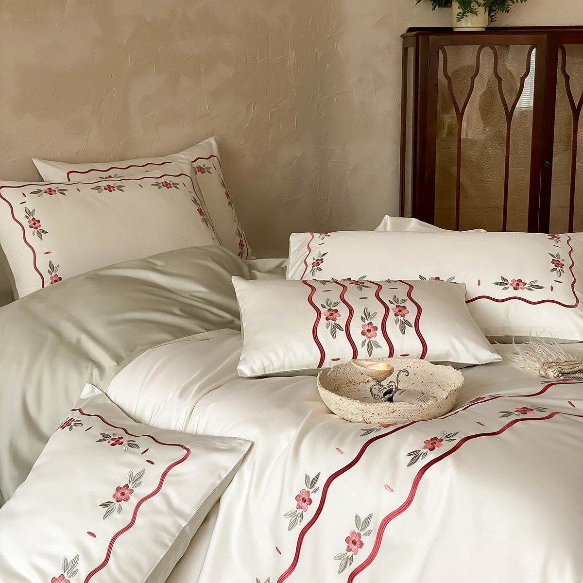 Embroidered Egyptian Cotton Bedding Set 900TC | Rosebud Ribbon embroidered pillowcases