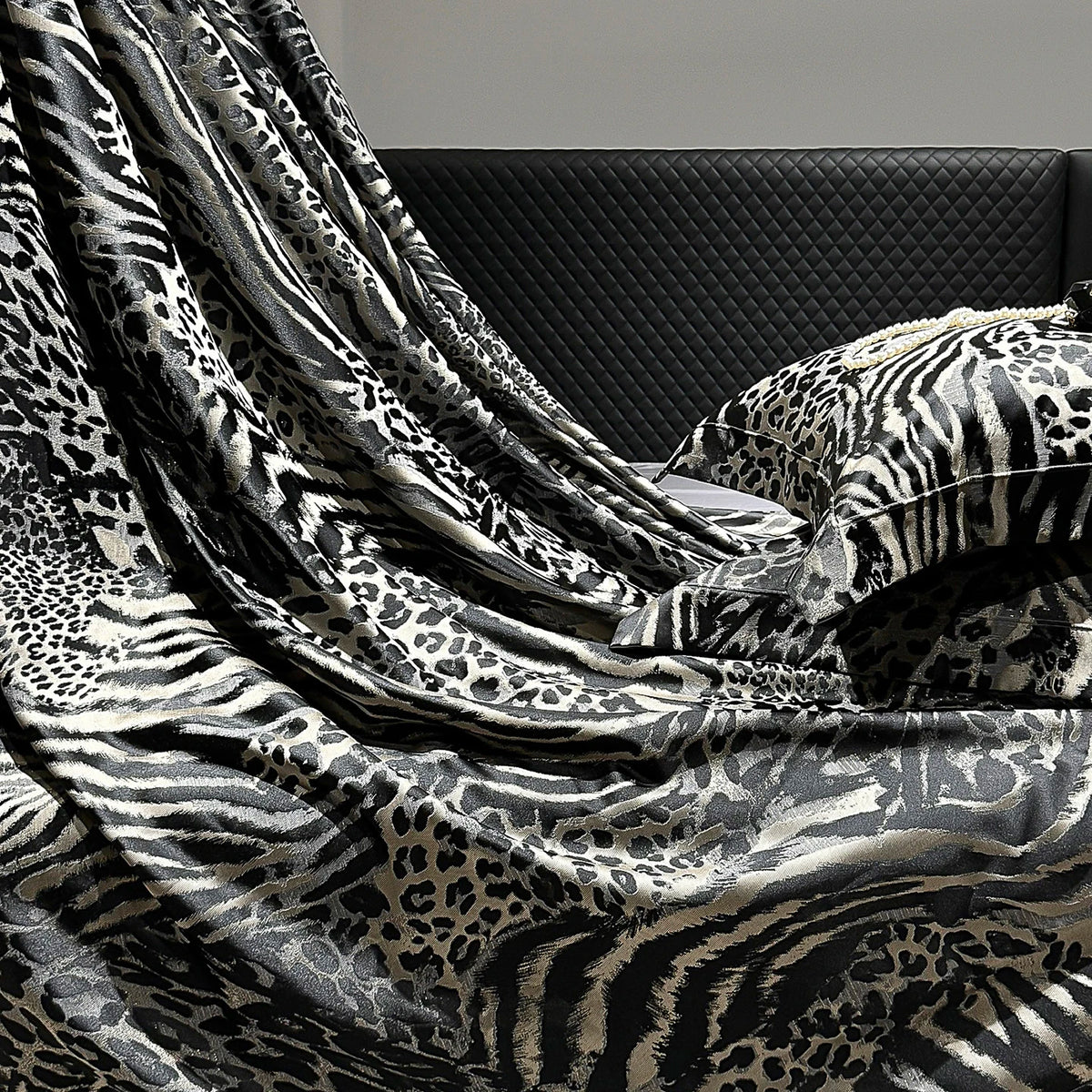 Jacquard Egyptian Cotton Bedding Set 1200TC | Wild Safari duvet cover drape