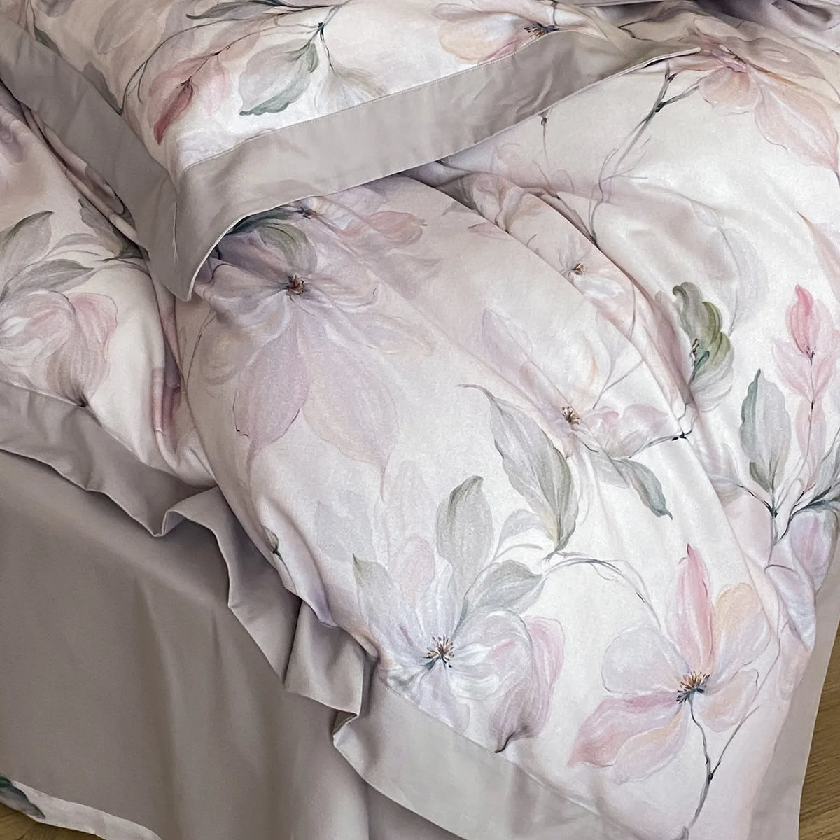 Printed Egyptian Cotton Bedding Set 600TC | Watercolour Petals pillowcase border close up