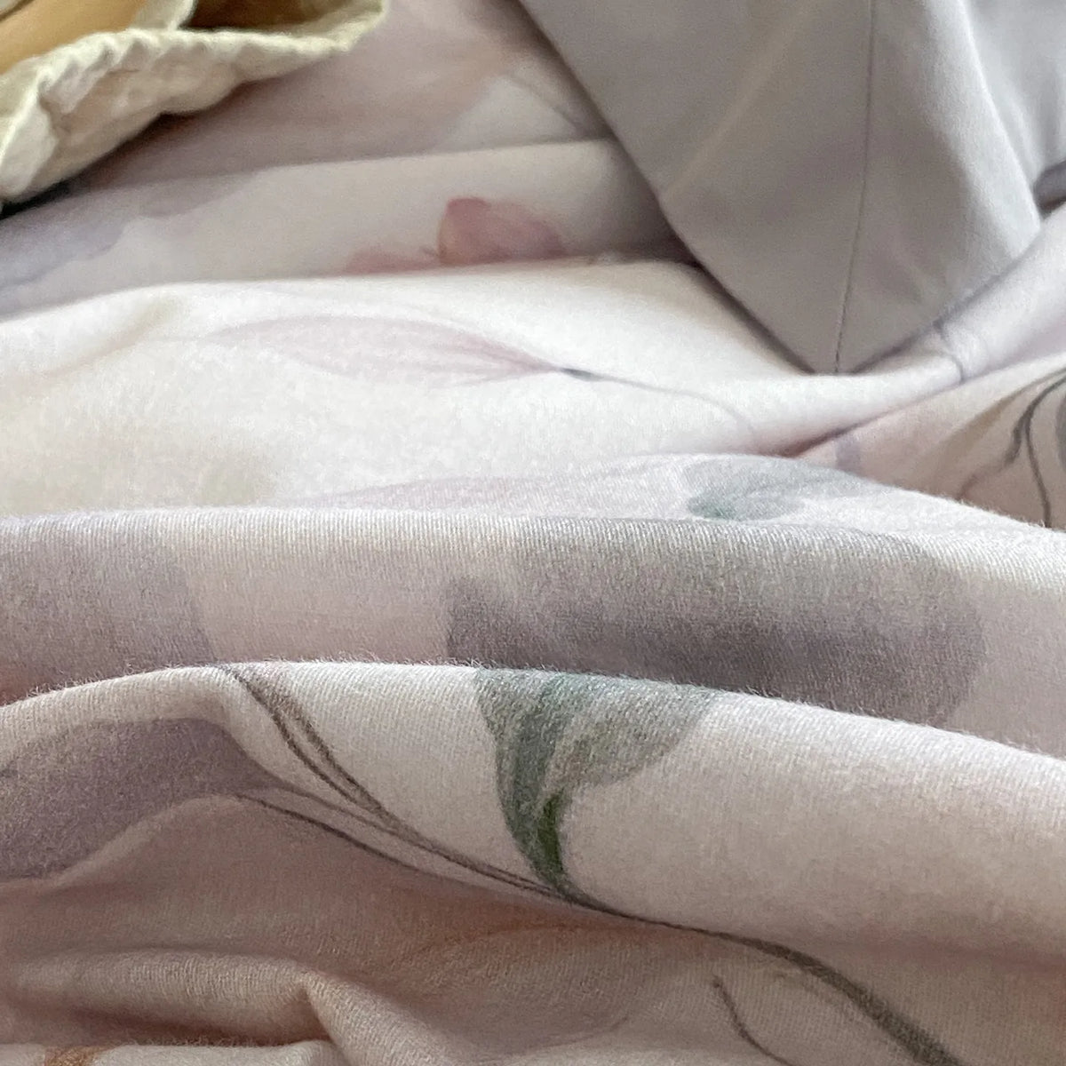 Printed Egyptian Cotton Bedding Set 600TC | Watercolour Petals fabric close up