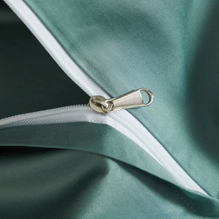 Sateen Egyptian Cotton Bedding Set 1000TC | Hemstitch Border zip close up